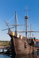 Réplicas de los barcos con los que Colón navegó a las Américas en El Muelle de las Carabelas, en Palos de la Frontera, Provincia de Huelva, Andalucía, sur de España